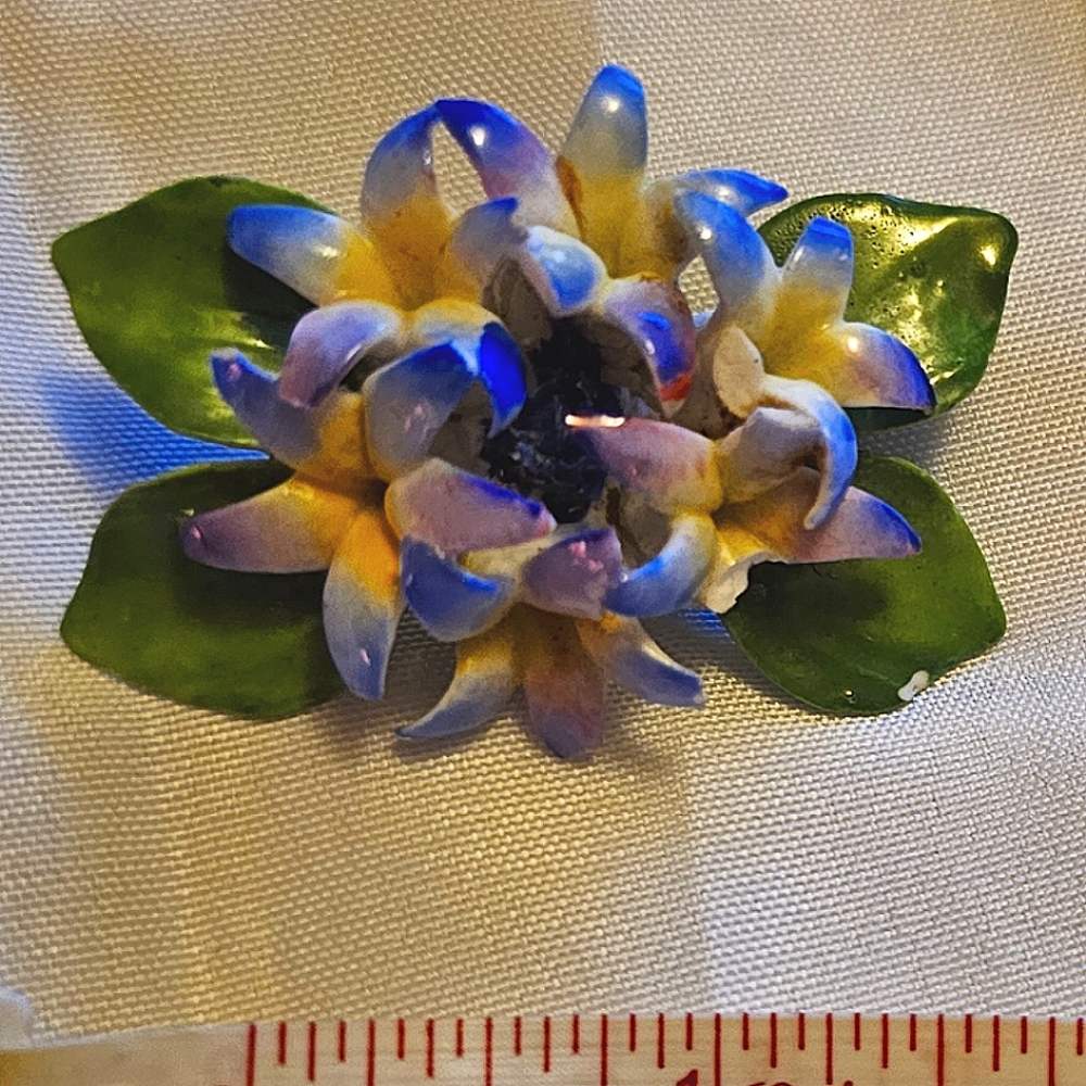 STAFORDSHIRE MADE IN ENGLAND CARA BONE CHINA Vintage Collectible Brooch Pin
